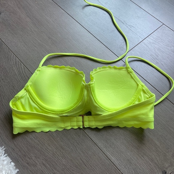 💙BOGO💙 Neon Yellow Scalloped Bikini Top XS - Picture 2 of 2